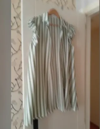 Vestido de verano verde y blanco