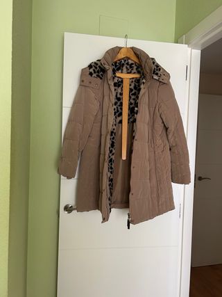 Chaquetón beige con forro estampado