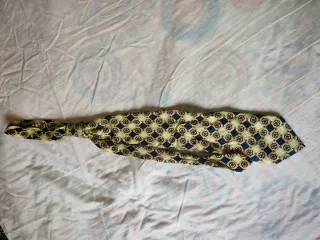 Corbata de seda con estampado geométrico