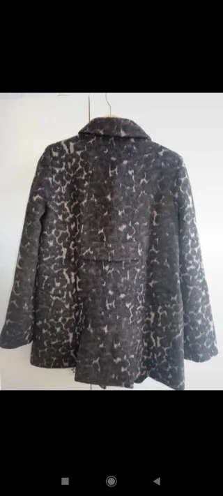 Abrigo corto estampado leopardo