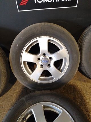 Llantas Volvo 15 con neumáticos