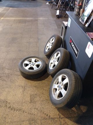 Llantas Volvo 15 con neumáticos