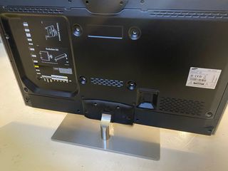 Televisor Negro y Plateado