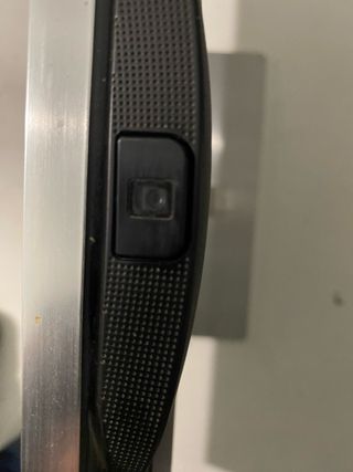 Televisor Negro y Plateado