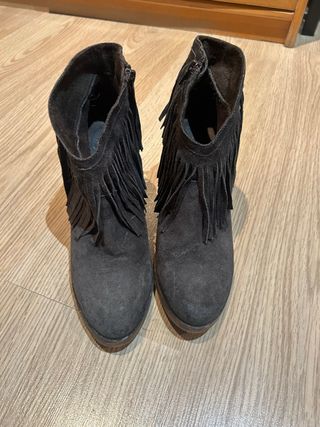 Botines marrones con flecos talla 37