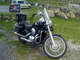 Moto Custom Negra. Vulkan 800 VN Año 1997. Clásica