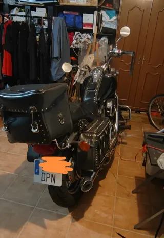 Moto Custom Negra. Vulkan 800 VN Año 1997. Clásica