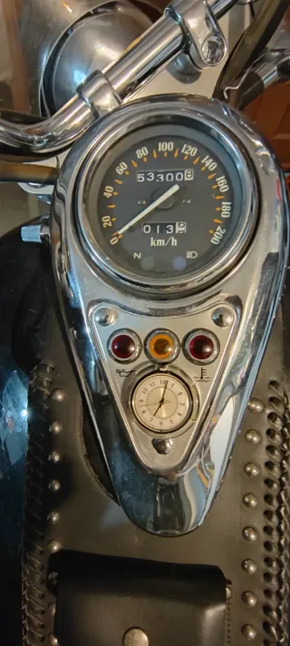 Moto Custom Negra. Vulkan 800 VN Año 1997. Clásica