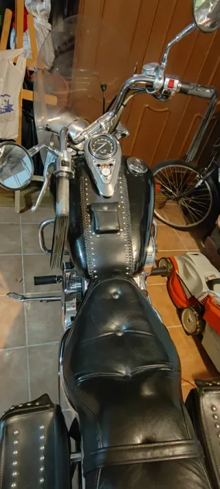 Moto Custom Negra. Vulkan 800 VN Año 1997. Clásica