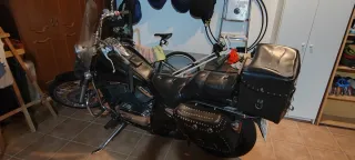 Moto Custom Negra. Vulkan 800 VN Año 1997. Clásica