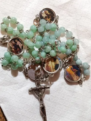 Rosario con medallas y crucifijo