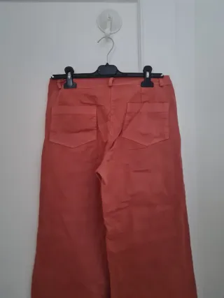 Pantalón coral con botones