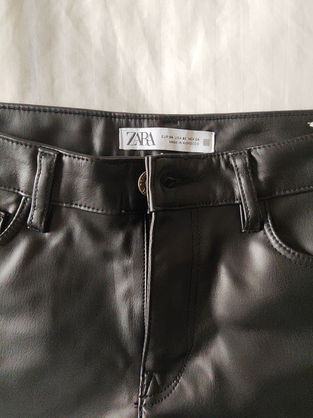 Pantalones efecto piel Zara Talla 34,XS