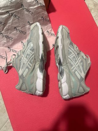Zapatillas Asics grises talla 41,5