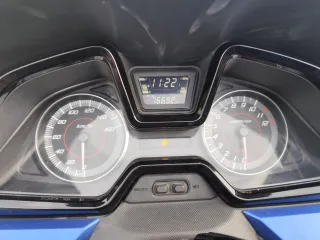 Moto Honda Forza Blanca y Azul