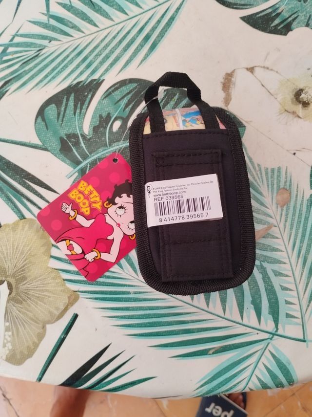 Funda Betty Boop para móvil o tabaco