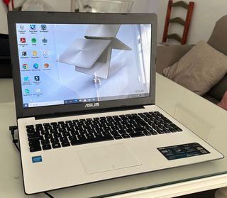 Portátil ASUS F553M Blanco