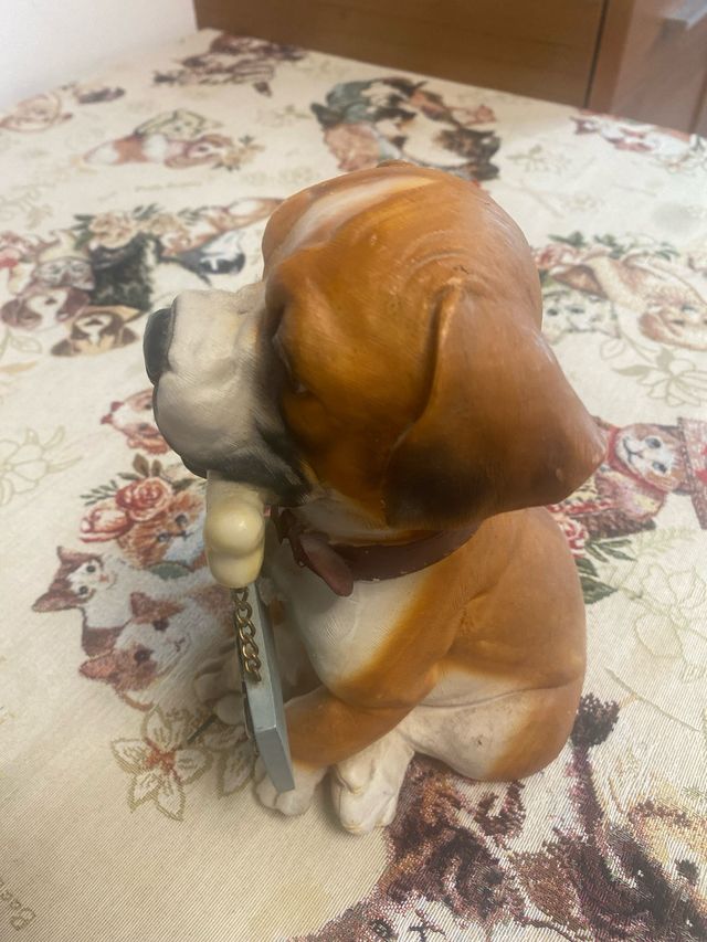 Cagnolino soprammobile con osso e cartello Welcome