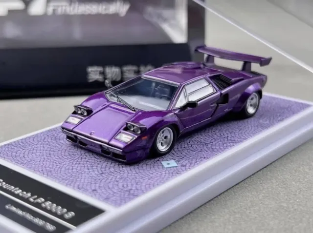 Lamborghini Countach 1/64 Morado