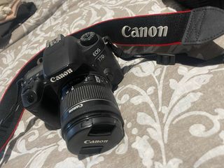 Canon EOS 77D + Objetivo