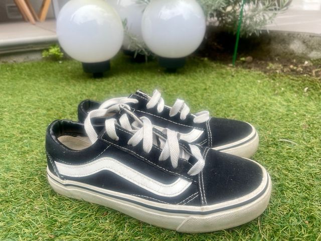 Zapatillas Vans Old Skool Negras y Blancas De lona