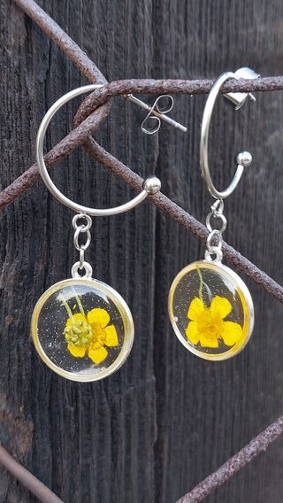 Pendientes con flores amarillas