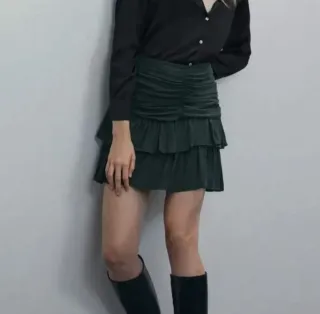 Falda Zara verde volantes Talla XS