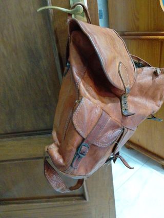 Mochila de piel marrón