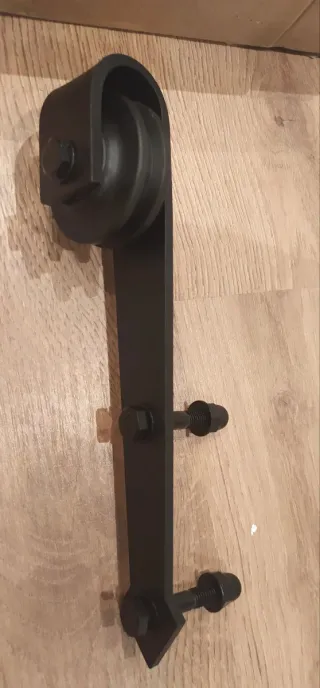 Herrajes para puerta doble de granero.