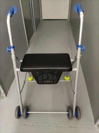 Andador para adultos con asiento y cesta