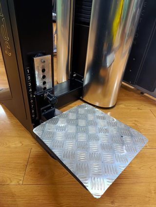 Gluteus Machine - New Form Oxide