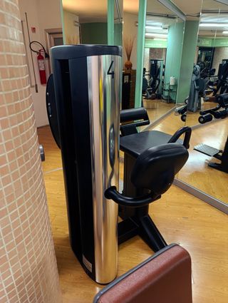 Gluteus Machine - New Form Oxide