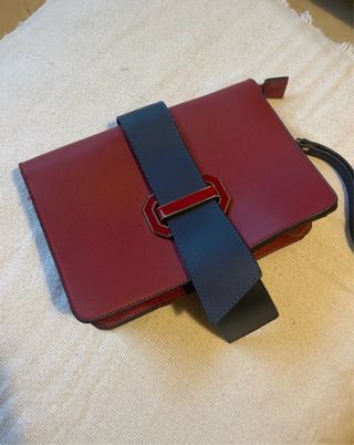 Bolso de mano con banda bicolor