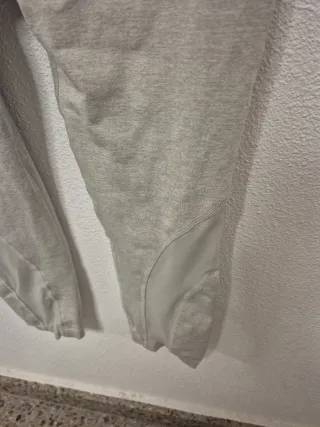 Leggings grises y verdes