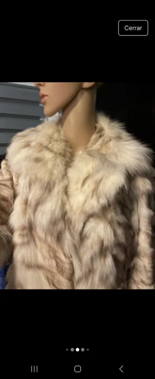 Abrigo de zorro beige y marrón