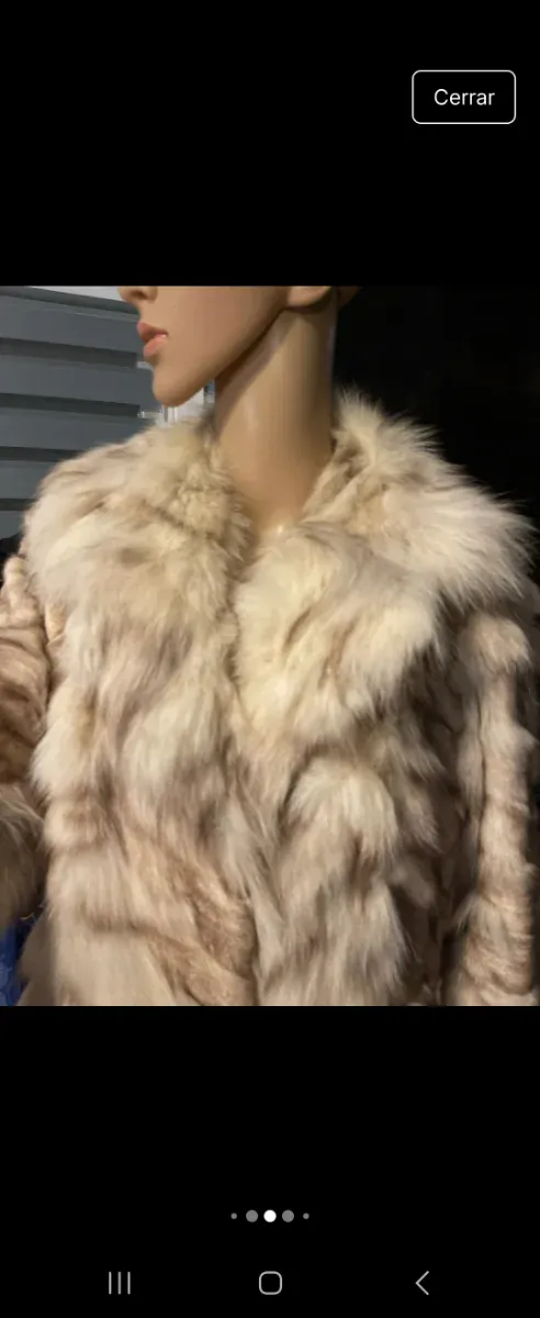 Abrigo de zorro beige y marrón