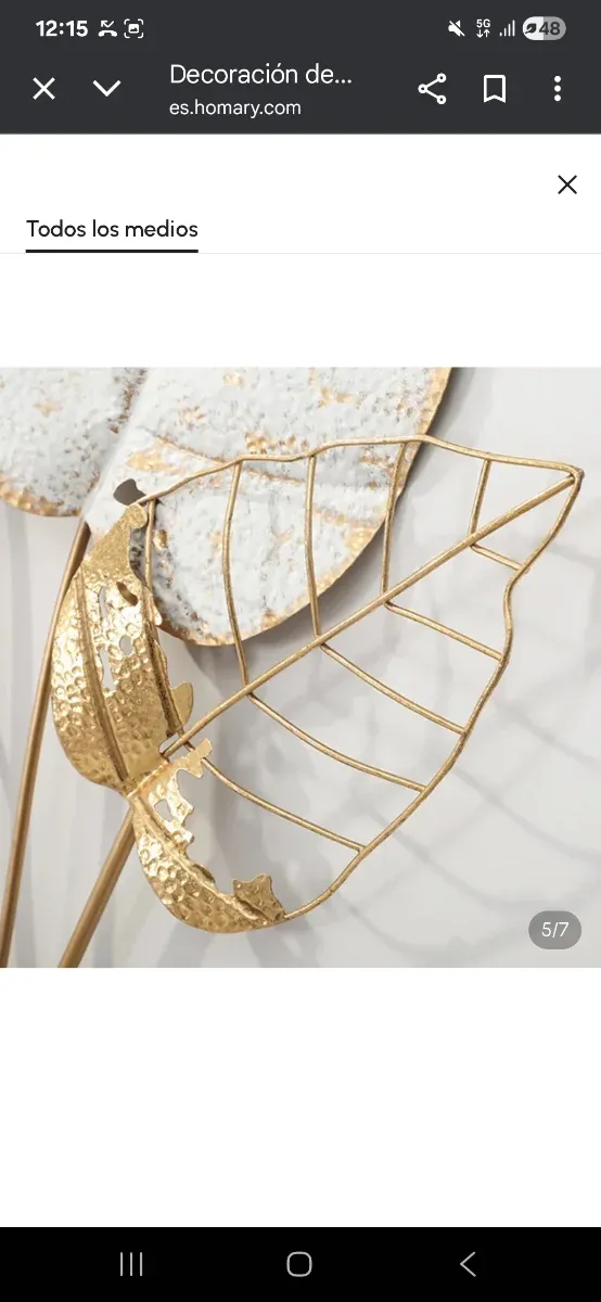 Decoración pared hojas metal oro y blanco