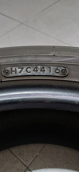 215/50 R18 92V