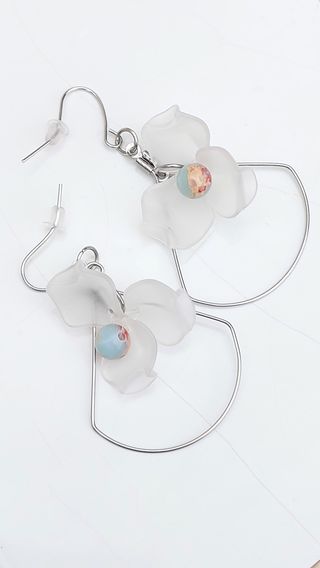 Pendientes florales con cuentas azules