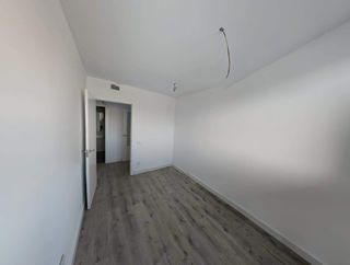 Piso con terraza y plaza de parking incluida