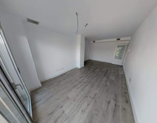 Piso con terraza y plaza de parking incluida