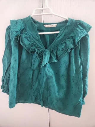 Blusa Zara verde bordada