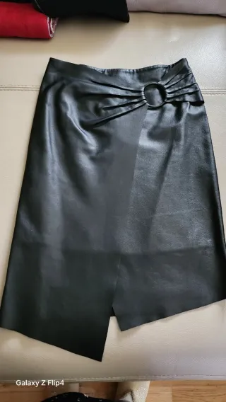 Falda de piel auténtica negra