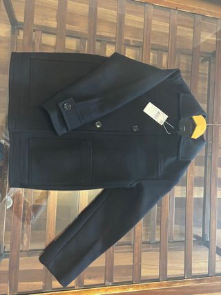 Chaquetón nuevo de paño de lana Mango. 