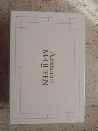 Sneakers bianche e nere Alexander McQueen