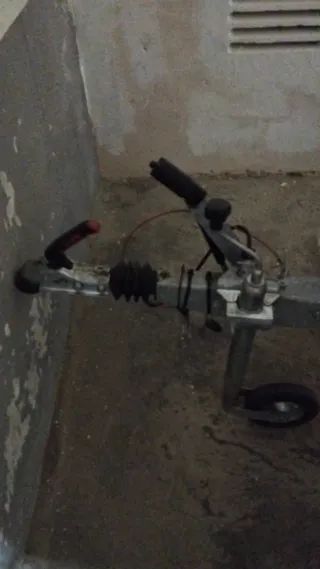 Remolque blanco con lona