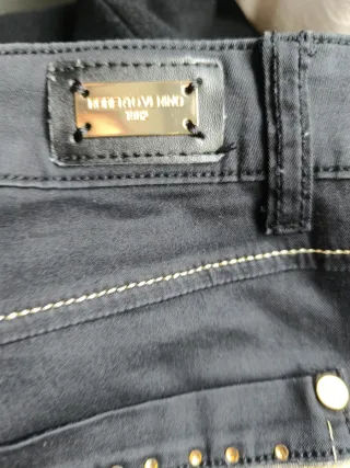 Pantalón vaquero mujer negro con tachuelas