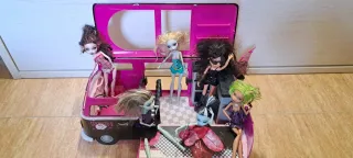 Lote 4 Muñecas Monster High + Autocaravana