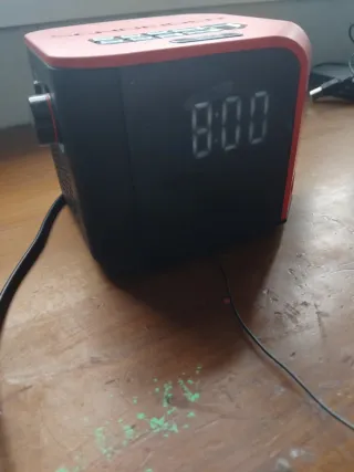 Reloj Despertador Proyector Schneider Rojo