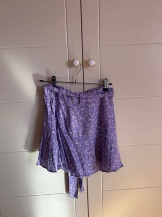Falda-pantalones Zara floral morada talla XS
